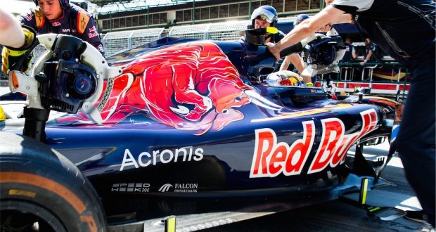 La Scuderia Toro Rosso e Acronis estendono il contratto