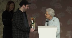 Richard Quinn riceve il primo Queen Elizabeth II Award